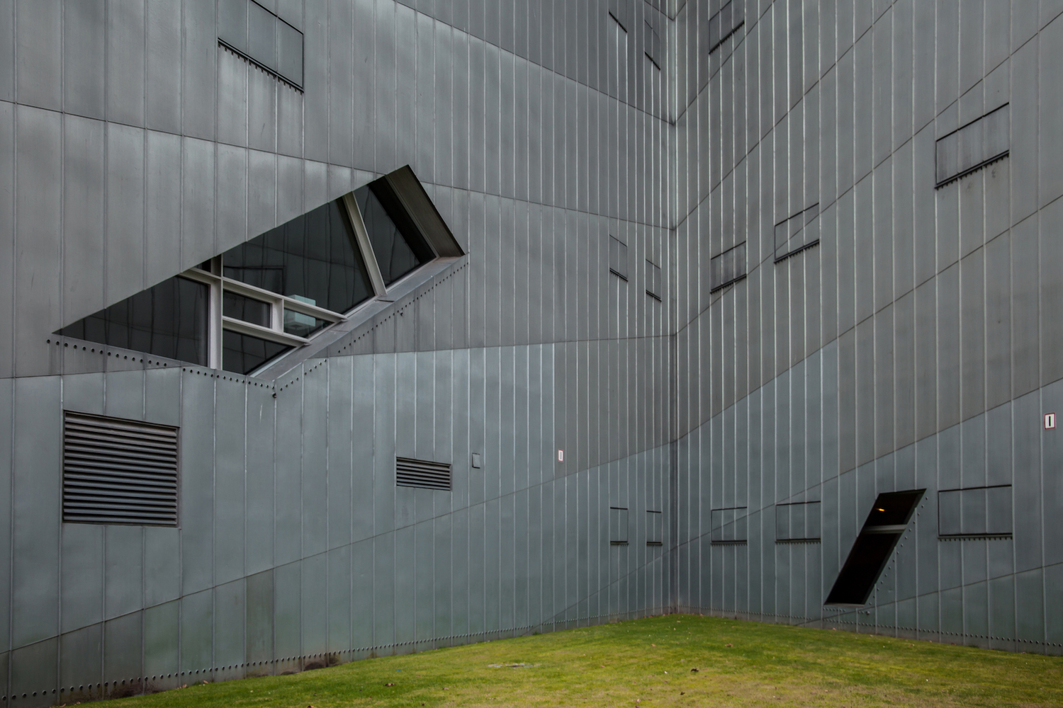 Jewish Museum Berlin / Studio Libeskind | Classics On Architecture Lab-1