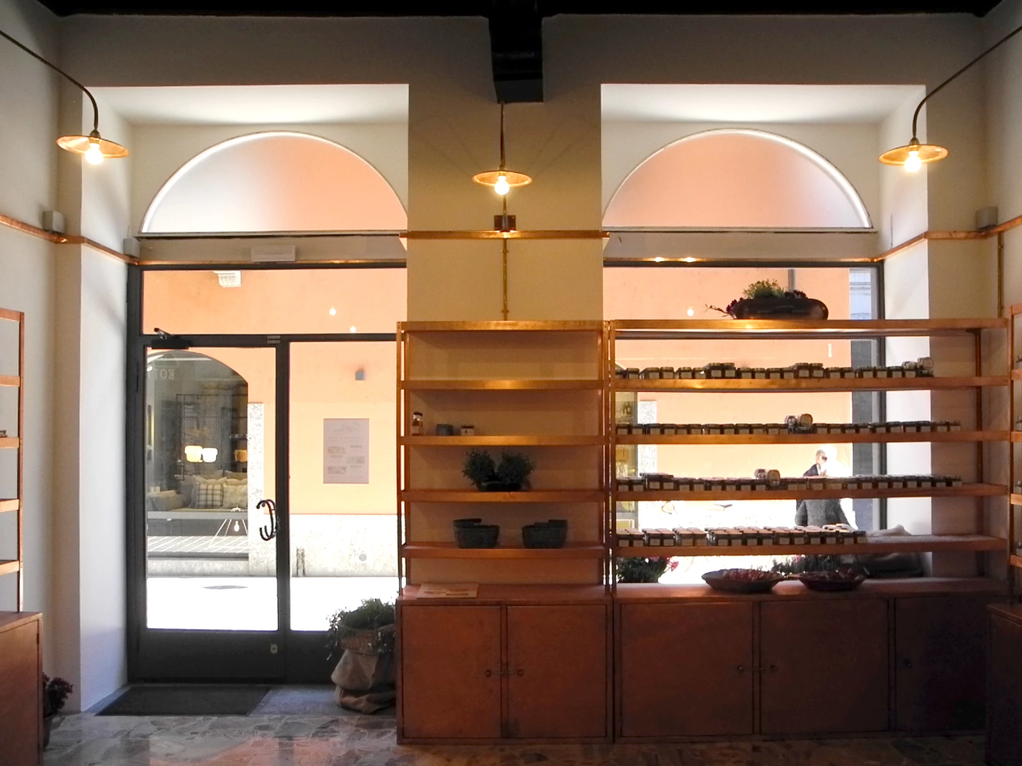 全球食材汇聚，手工铜叶打造独特展示空间-10