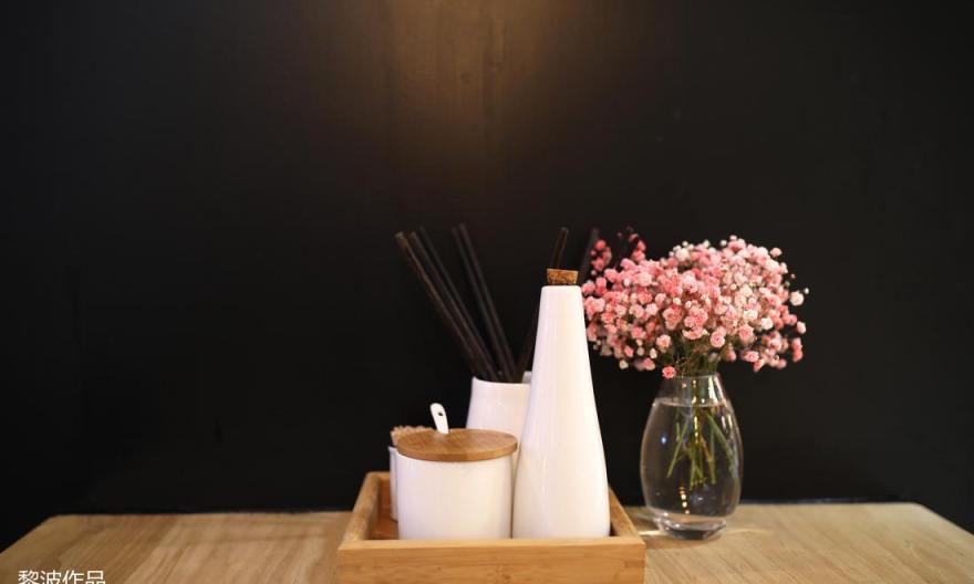 初夏花园 | 极简工业风餐厅设计-19