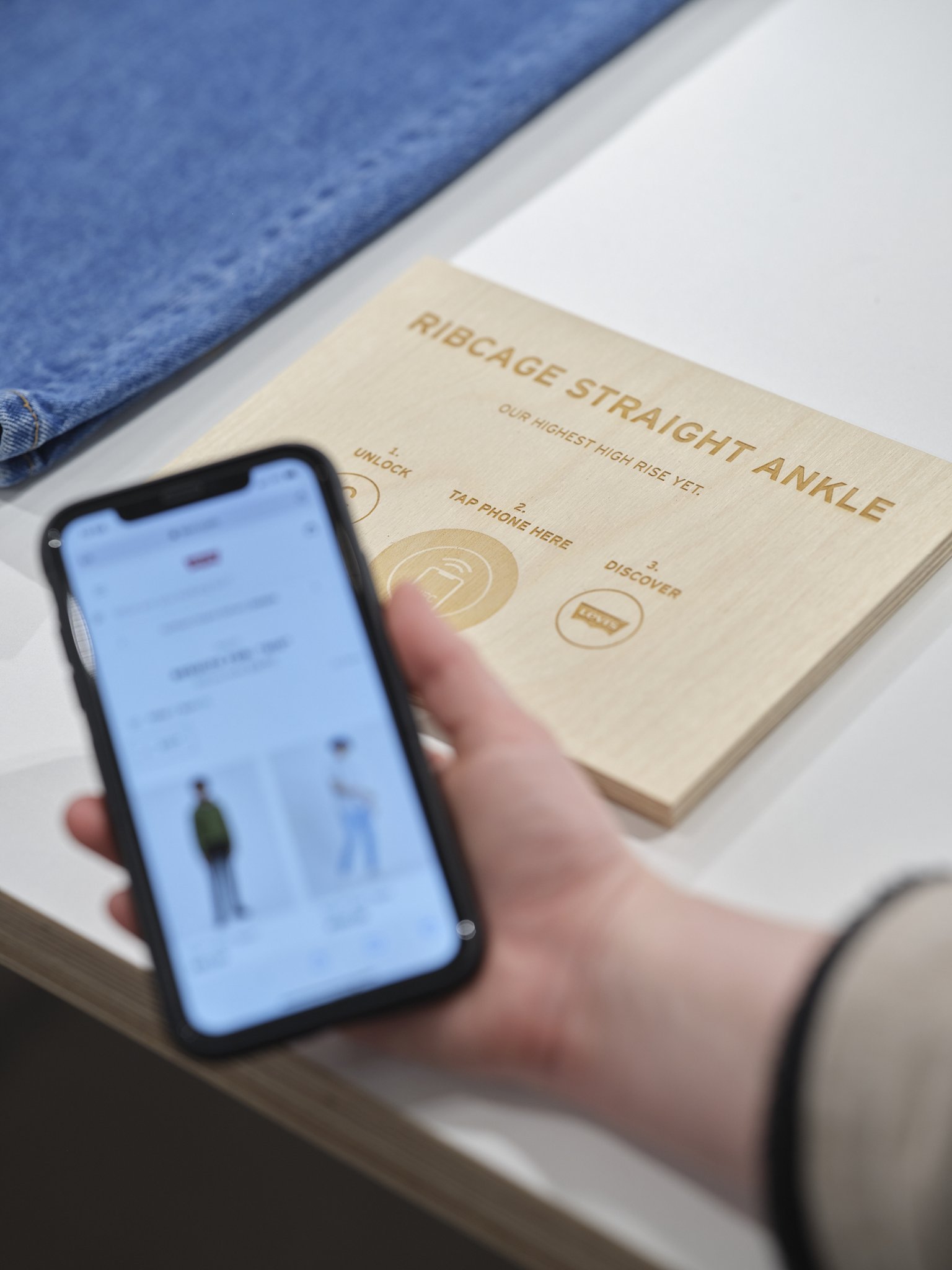 李维斯(Levi’s)®牛仔裤和 T 恤 X 幸运狐(Lucky Fo)丨英国丨Lucky Fox-6