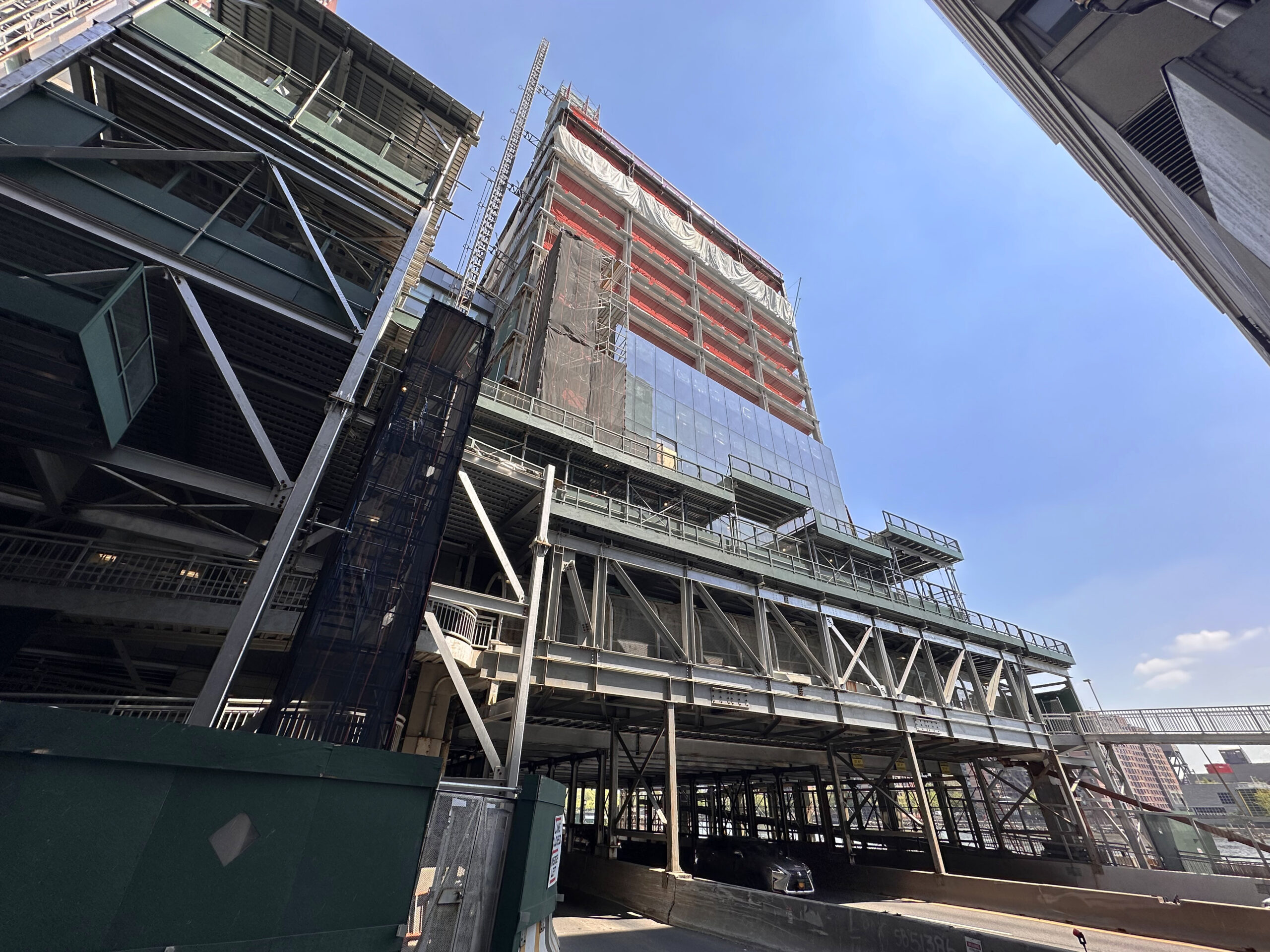 Façade Installation Progresses on The Hospital For Special Surgery's Expansion on Manhattan's Upper East Side - New York YIMBY-4