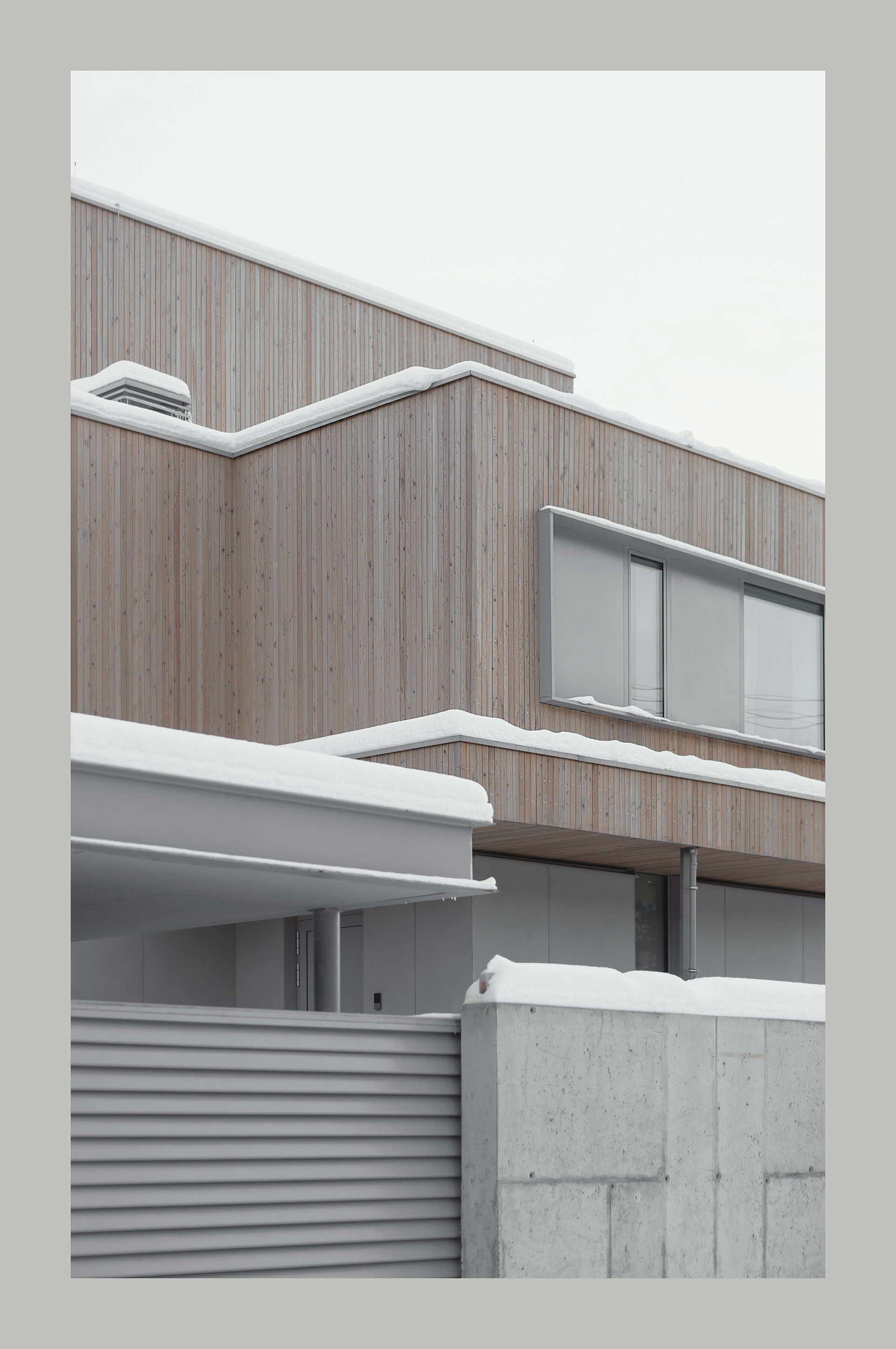 DJ浩室音乐；DJ浩室派对（注：DJ house常见有音乐类型和派对活动两种理解，这里两个都给出，根据实际语境选择其一） -9