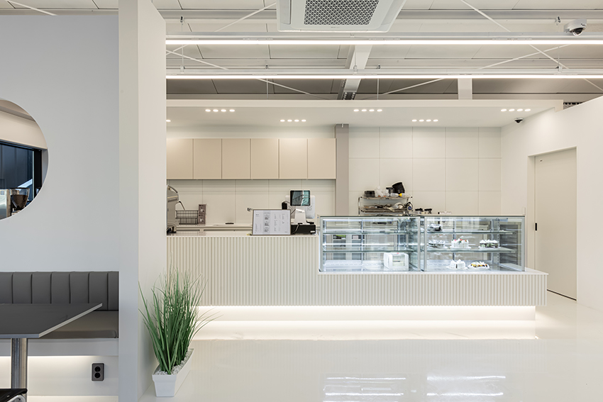 白色调的极简咖啡厅 | 60 平米的精致设计-4