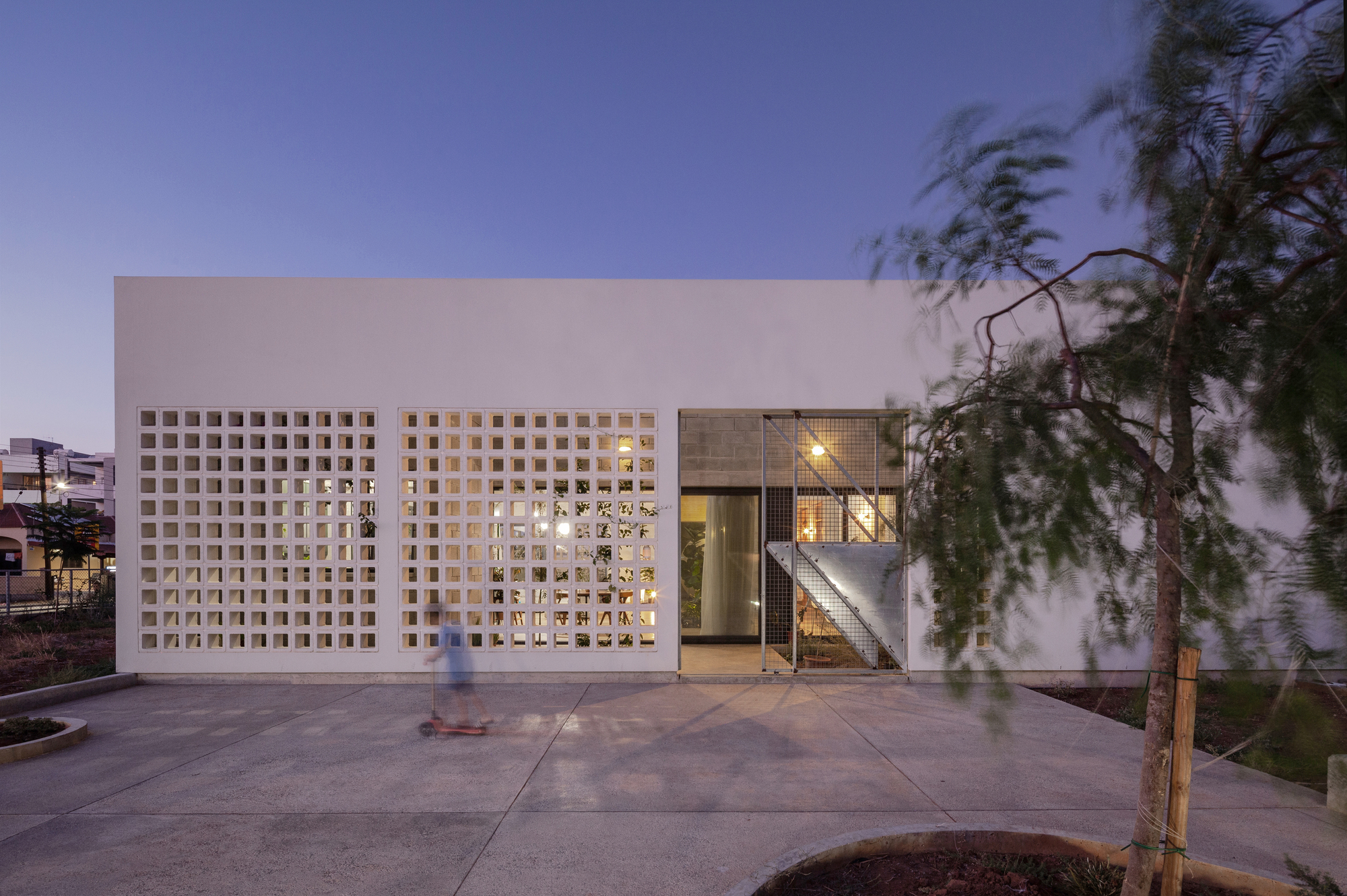 A House with Four Gardens / draftworks architects-26