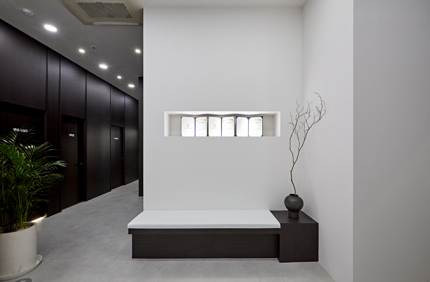 28 平极简黑白风格法律事务所室内设计-4