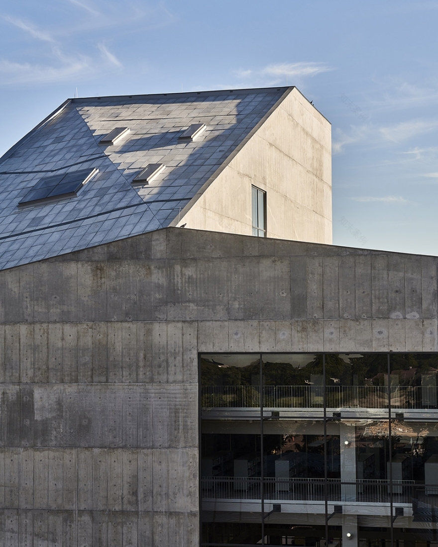 南非 Sol Plaatje 大学学生资源中心-13