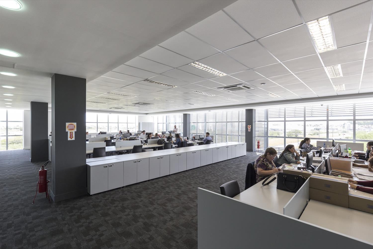 Safras & Cifras · 现代化农业咨询公司的环保建筑设计-19