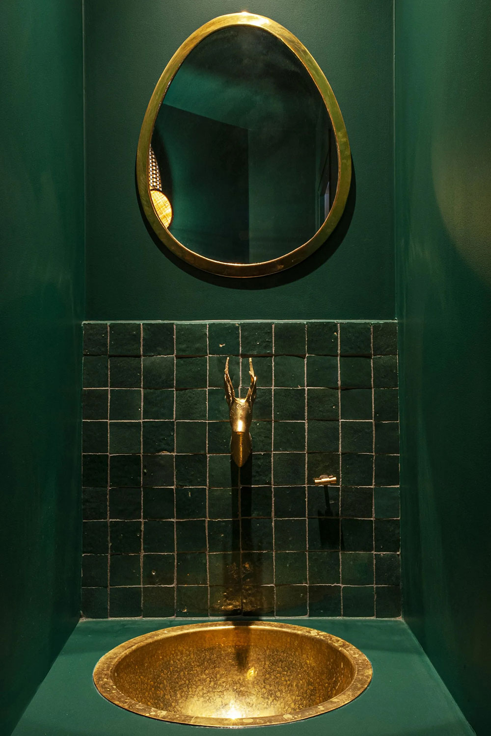 巴黎梦幻两层 Loft 设计，高挑空间与独特书架令人惊叹-18