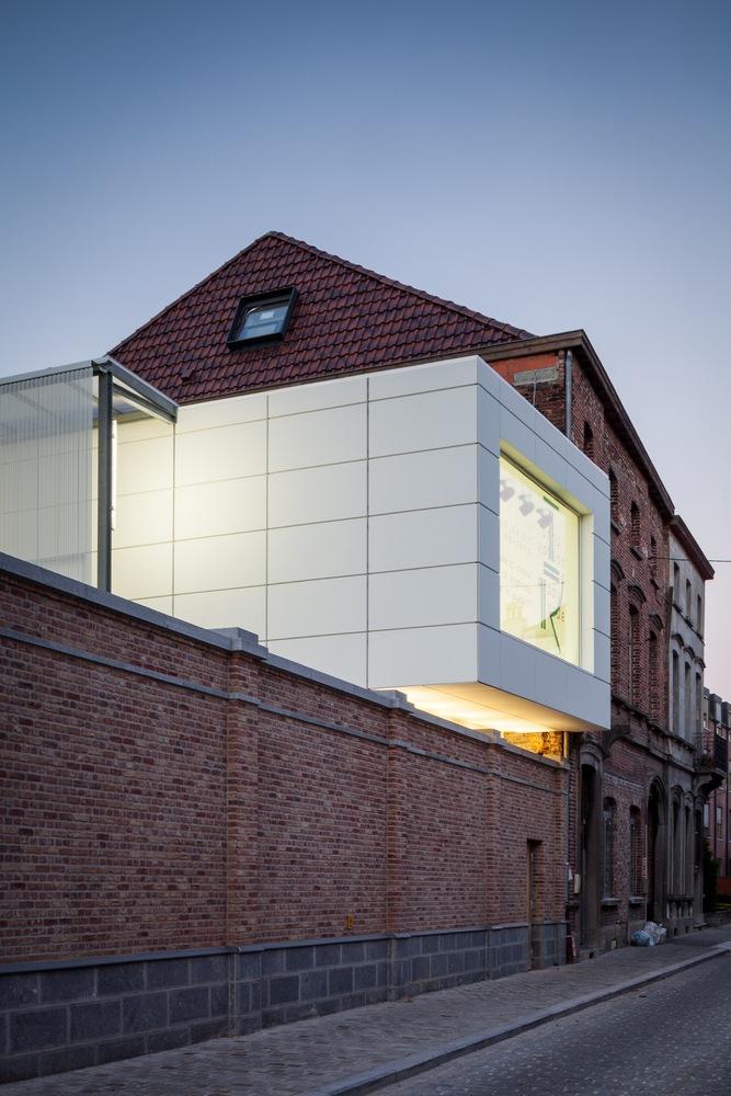 比利时十八世纪连栋住宅的现代翻新-25