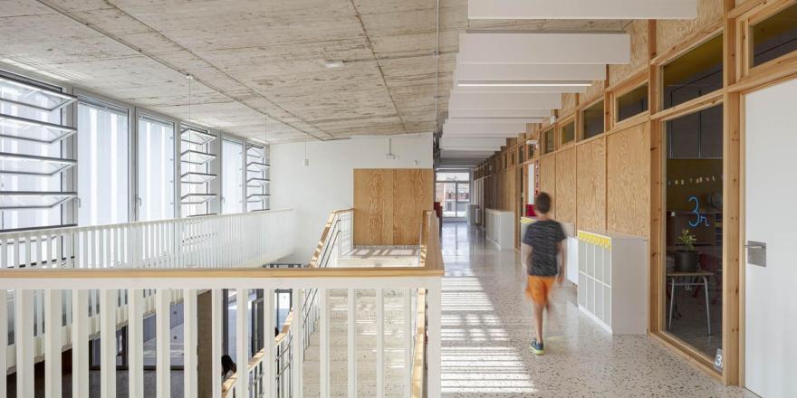 西班牙 Sant Fruitós 教育建筑丨西班牙巴塞罗那丨Adrià Goula-18