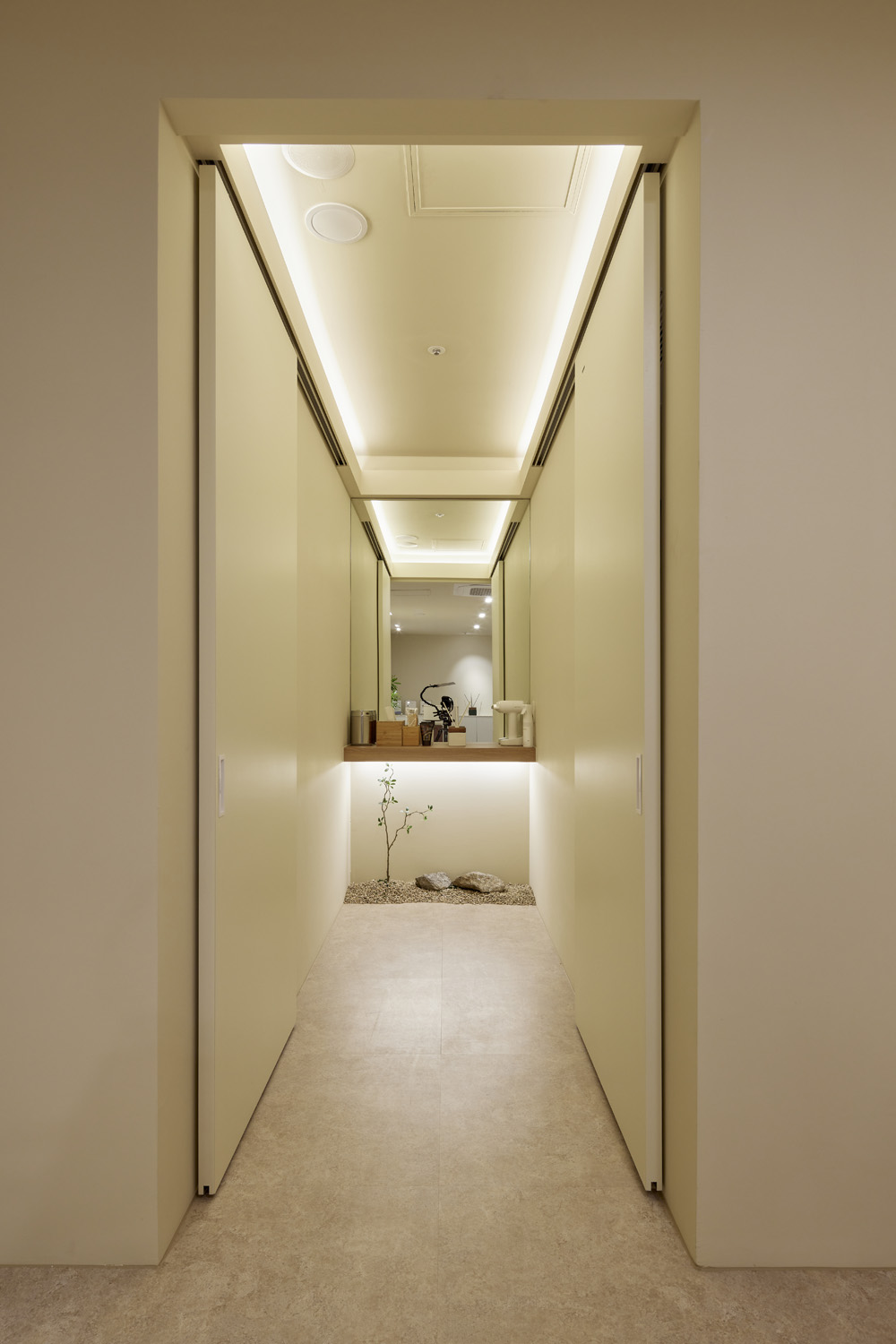 高级时尚的 21 平米皮肤管理室内设计-14