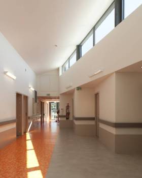 狼堡养老院

注：Ehpad是法语中EHPAD的写法，指接收失能老人的养老院；Le Château du Loup直译为狼之城堡，结合前面的Ehpad，意译为狼堡养老院  丨Studio Gardoni