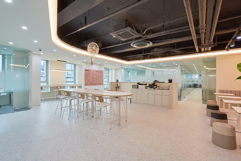 现代简约共享办公空间设计——120 平米的工作盒子-3