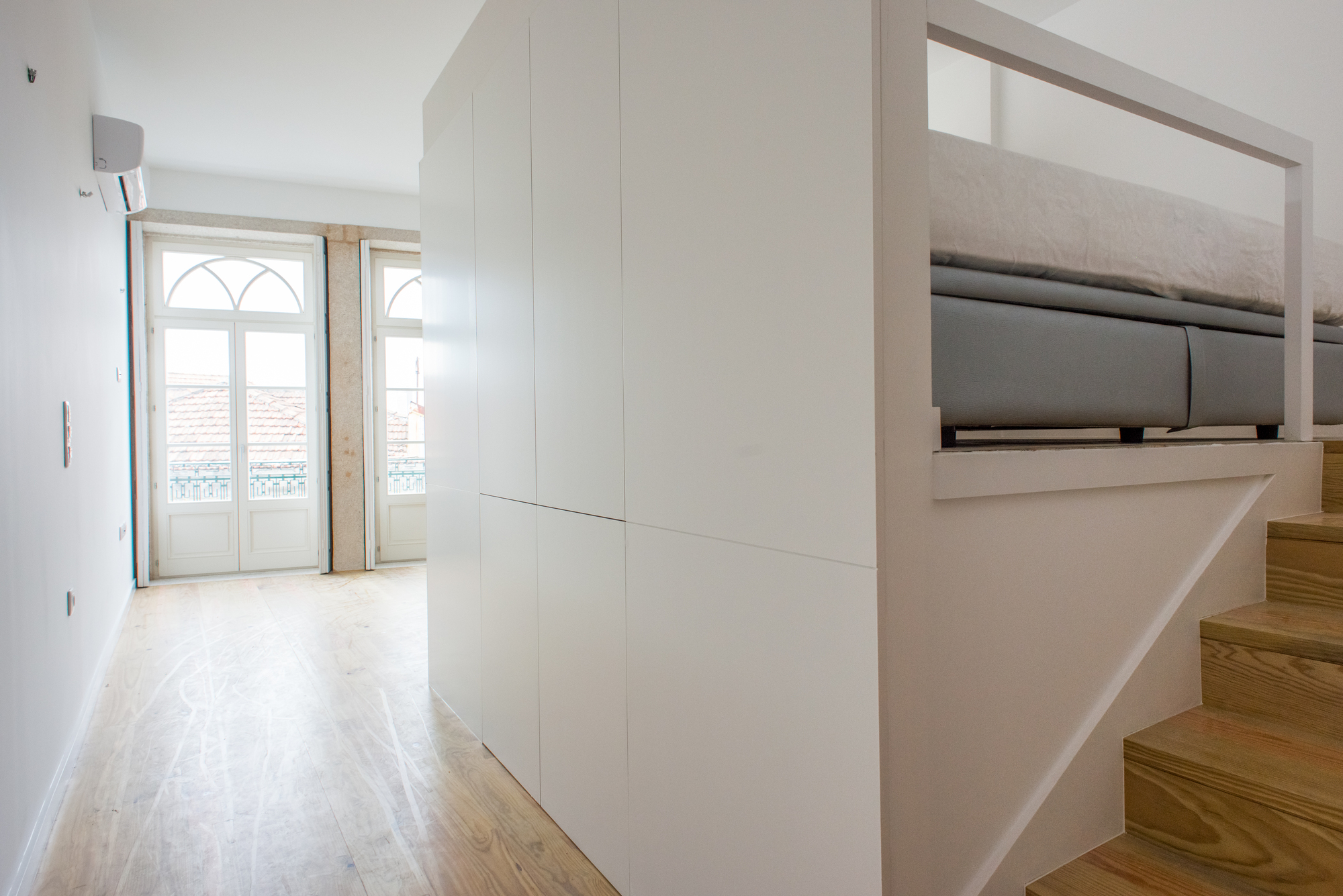 4 Apartments in Porto / Atelier Pupa-20