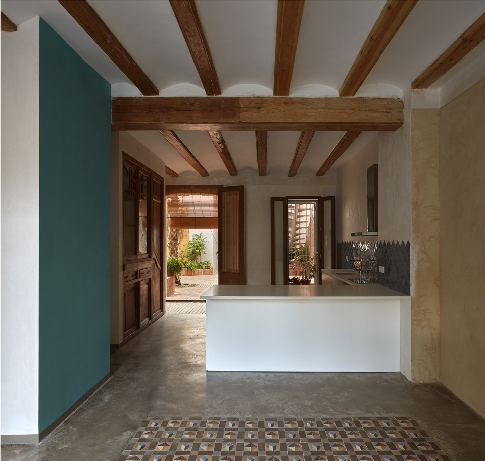 历史街区的活力新生 | El Cabanyal 住宅翻新-33