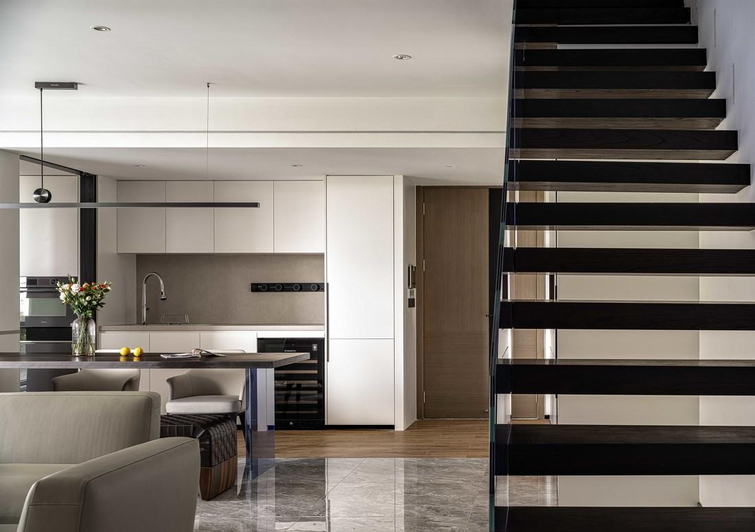 悬空楼梯下的蓝调空间丨中国广州-17