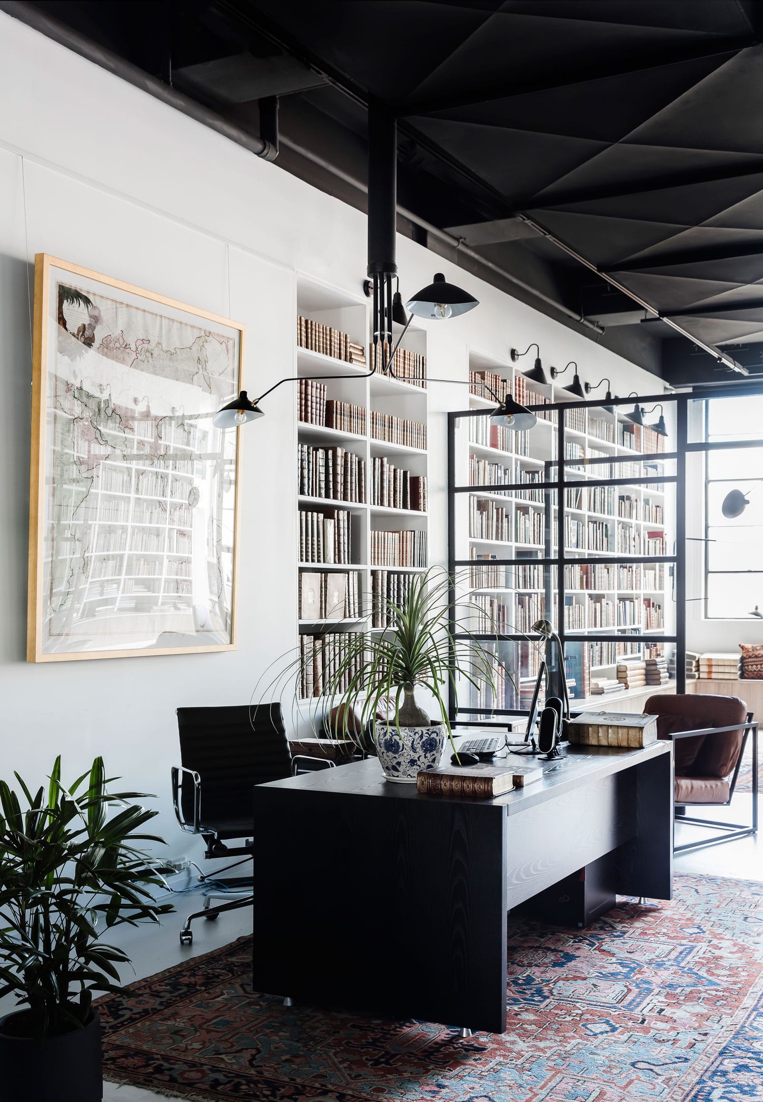 悉尼工业风珍本书店办公室设计-1