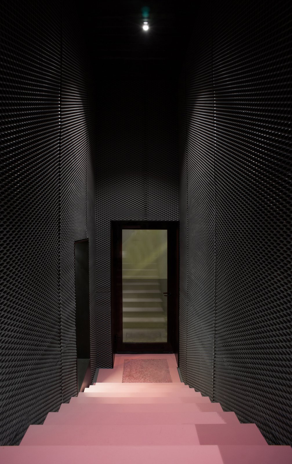 莫斯科老建筑改造美甲店  Crosby Studios-16