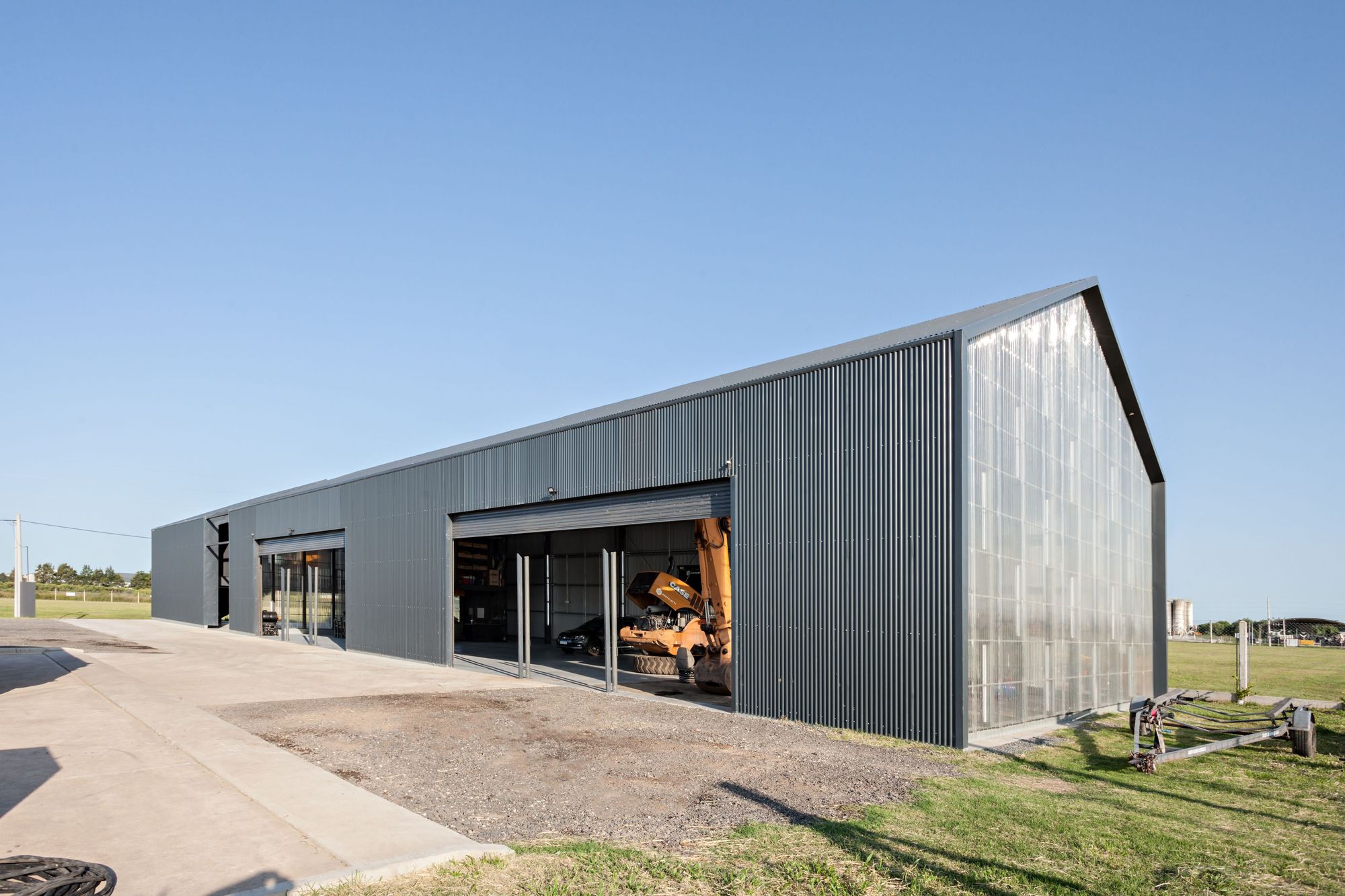 Bertolotti Vial Machinery and Office Warehouse / Estudio 2(A) DosArquitectas-33