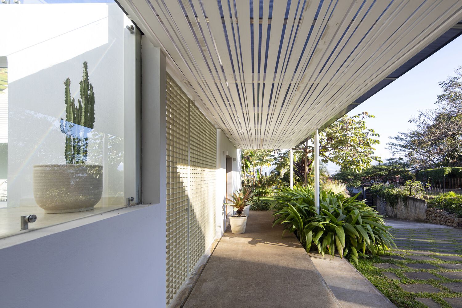 Casa Patio · 融入自然的可持续殖民地风格设计丨哥斯达黎加圣何塞-11