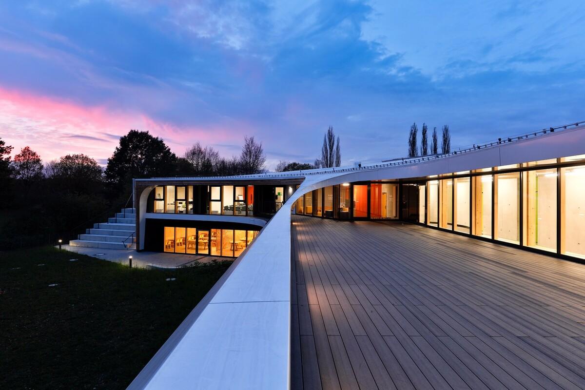 给人创造意外之喜体验感的Y字形青年旅社丨德国丨LAVA,WENZEL + WENZEL-12