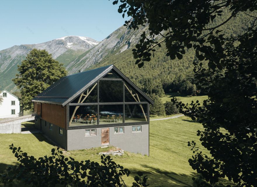 尼卡厨房餐厅21号 24号
说明:由于不清楚21 24具体所指,推测可能是餐厅的门牌号之类,所以按此顺序翻译如果有更多背景信息可进一步准确翻译 丨挪威丨OFFICE INAINN-26