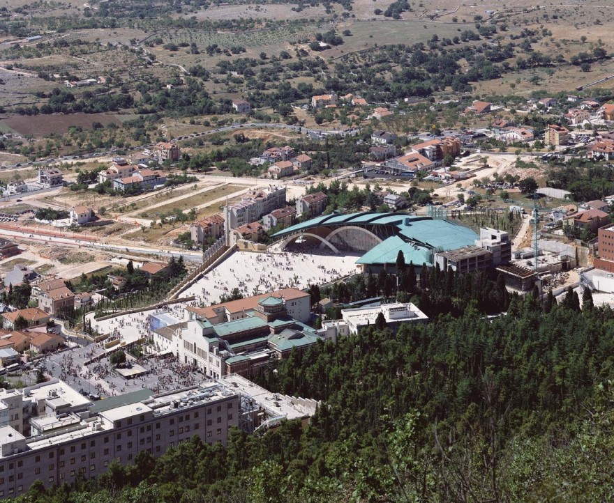 意大利圣 Giovanni Rotondo  Padre Pio 朝圣教堂——温馨包容的现代宗教建筑-54