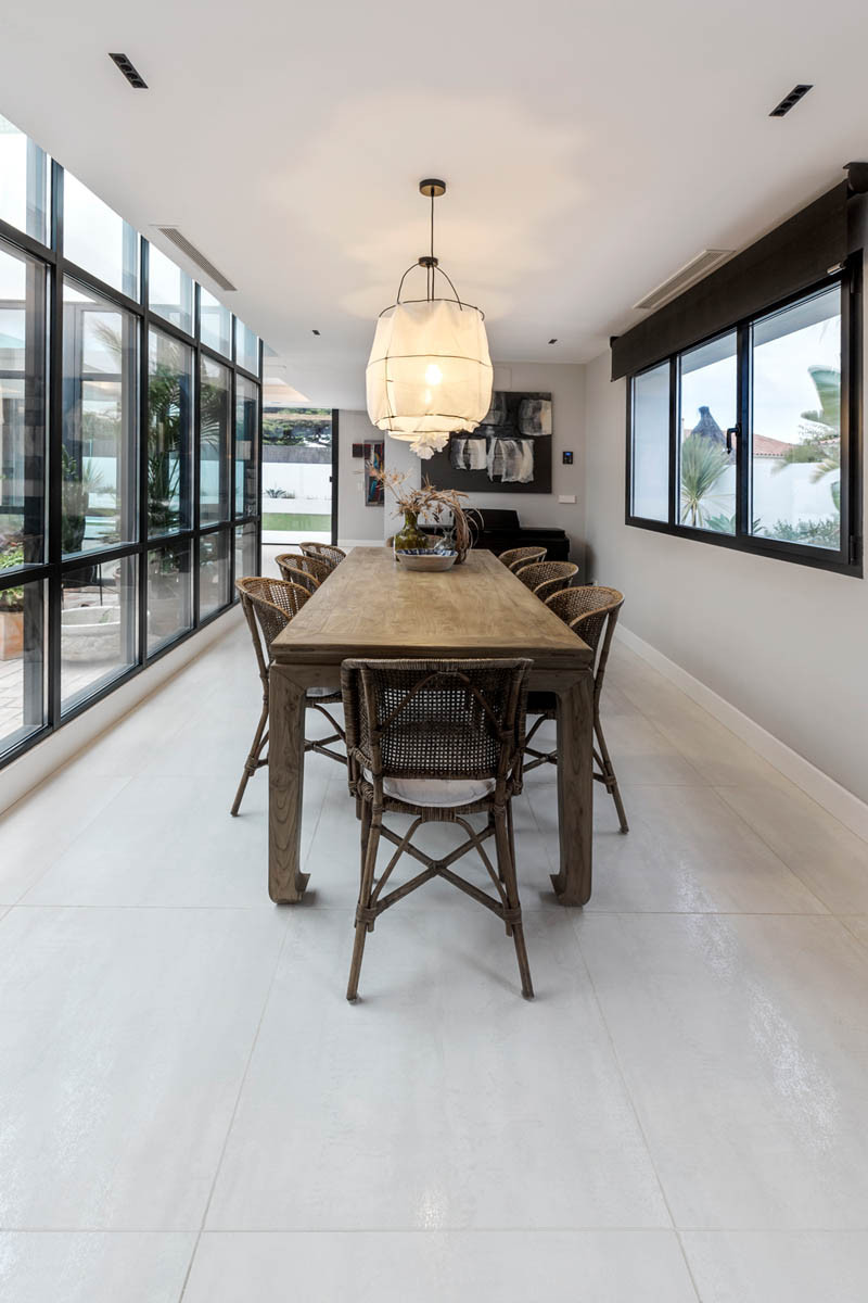 西班牙加的斯镇海滨别墅设计-24