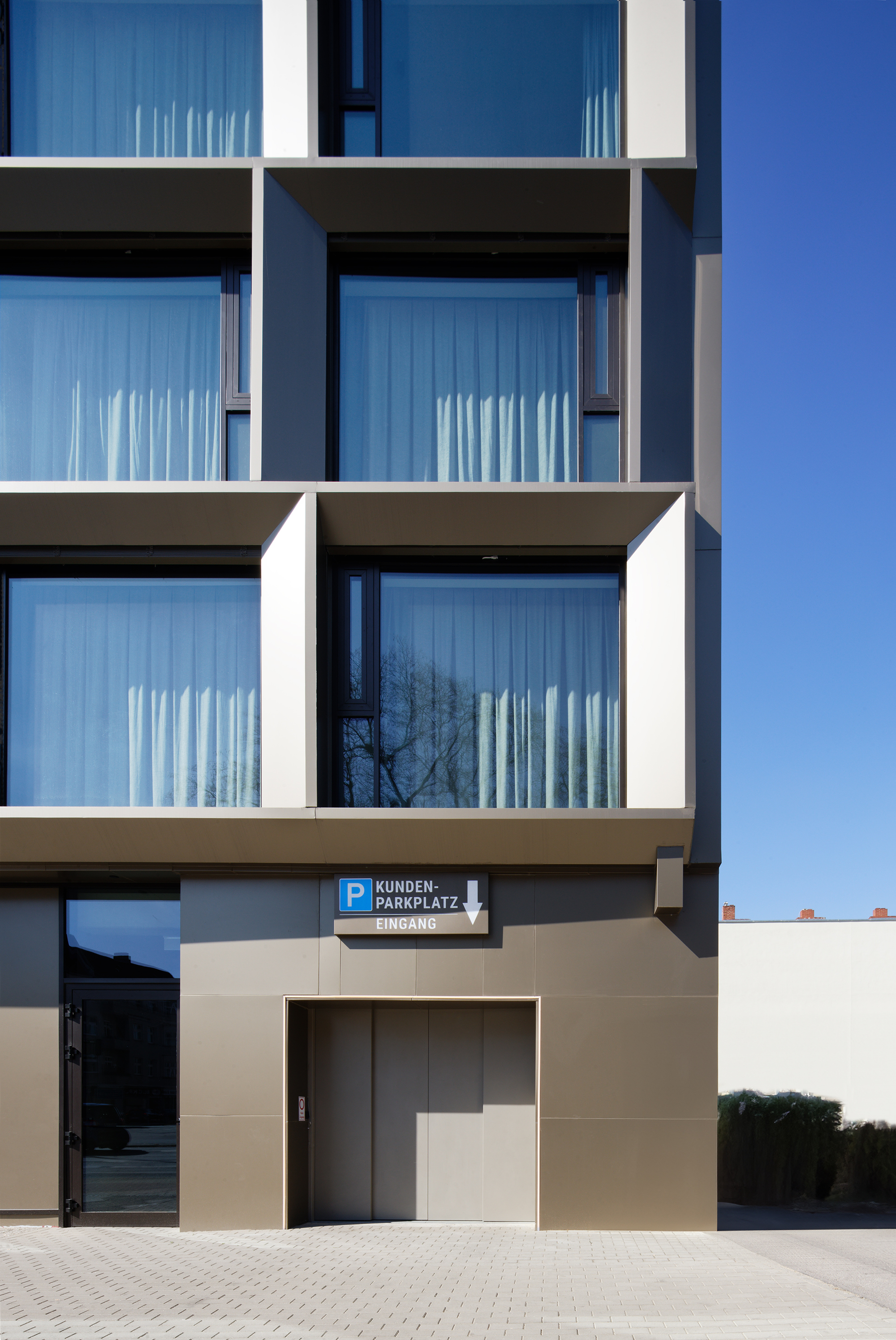 柏林新克尔恩区酒店行李员丨德国柏林丨Tchoban Voss Architekten,MONAPORT-31