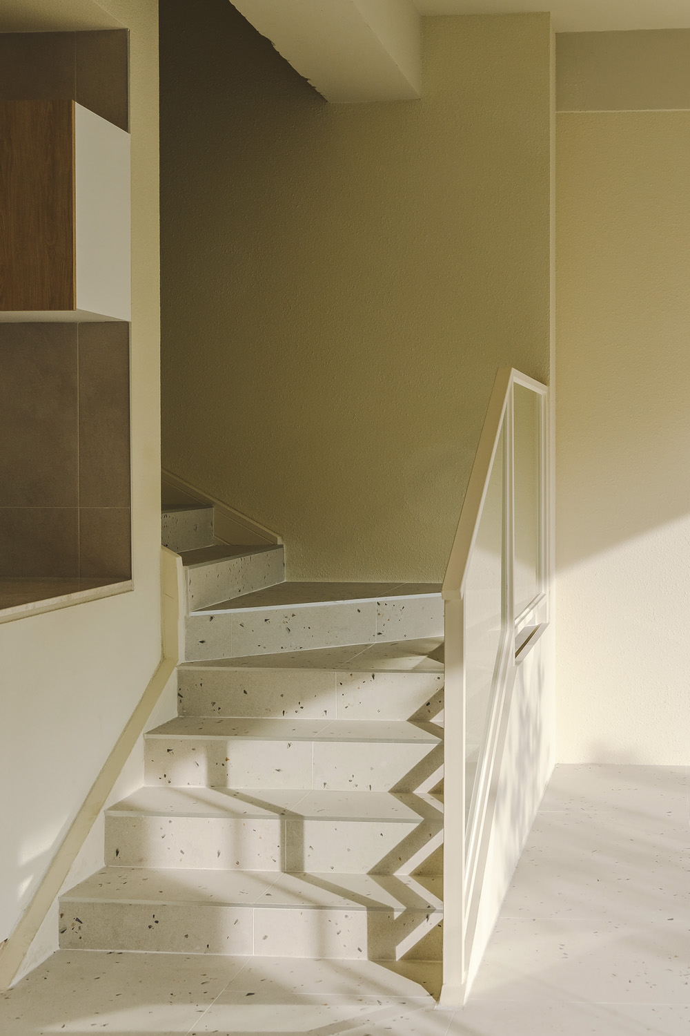 90 平米白色&木纹现代咖啡厅设计-16