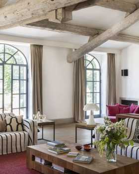 吕贝龙地区的吉村城堡酒店（注：La Bastide des Guis直译为吉村的城堡，在旅游场景中常是酒店等场所名，dans le Luberon是在吕贝龙地区 ） 丨法国丨Lafourcade architecture