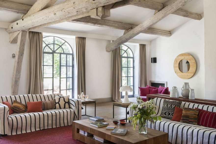 吕贝龙地区的吉村城堡酒店(注:La Bastide des Guis直译为吉村的城堡,在旅游场景中常是酒店等场所名,dans le Luberon是在吕贝龙地区 ) 丨法国丨Lafourcade architecture-4