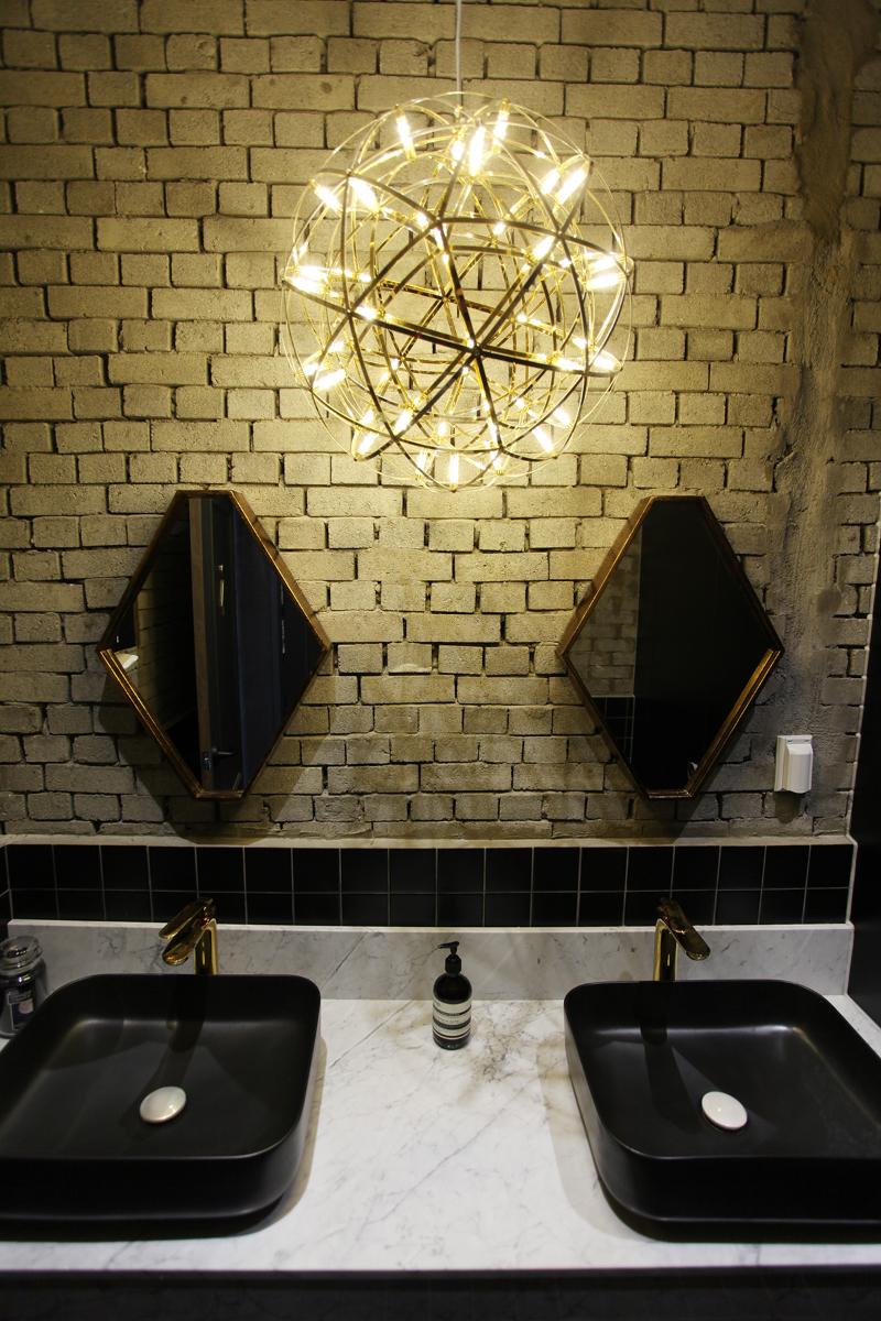 87 平现代简约咖啡厅设计 | 高雅黑白色调的室内空间-12