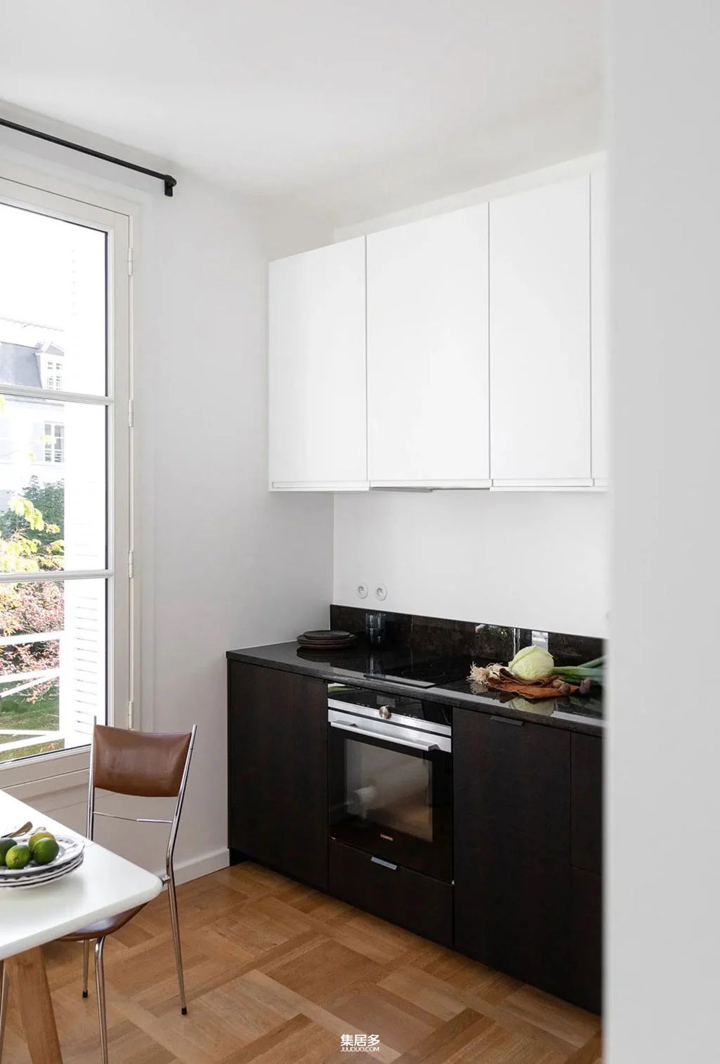 巴黎市中心能俯瞰公园的白色小公寓（25 平方米）-13