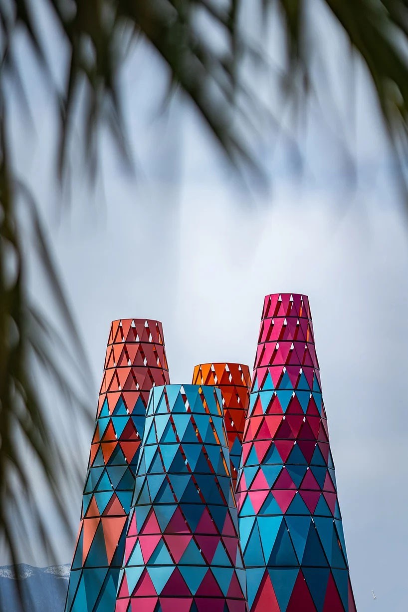 沙漠音乐节中的彩色高塔-12