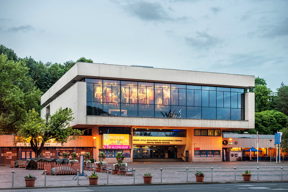 Salgótarján市中心主广场建筑群丨匈牙利-29