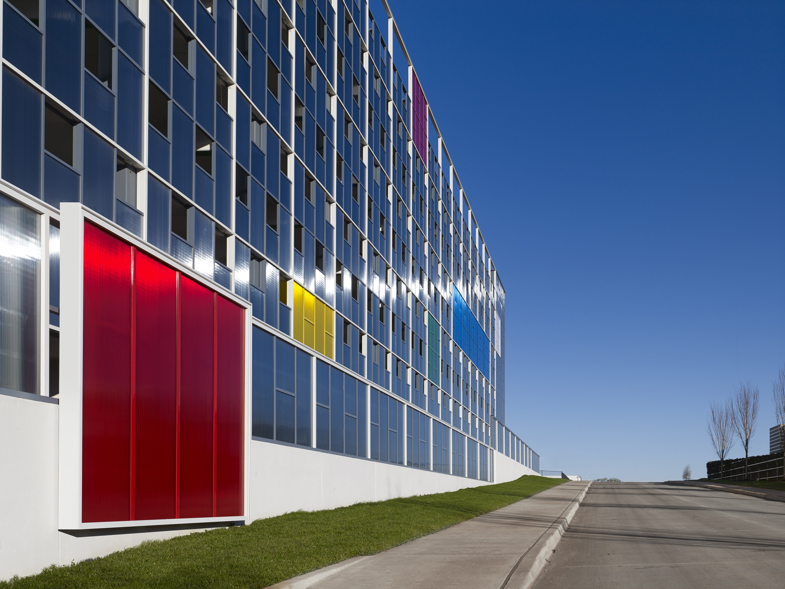 Rand Elliott Architects 打造停车建筑新形象-33