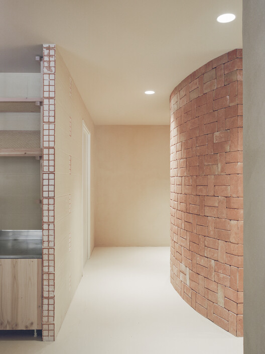 法国圣劳伦特杜瓦尔市 Pugets Artisanal Bakery 的艺术烘焙设计-13