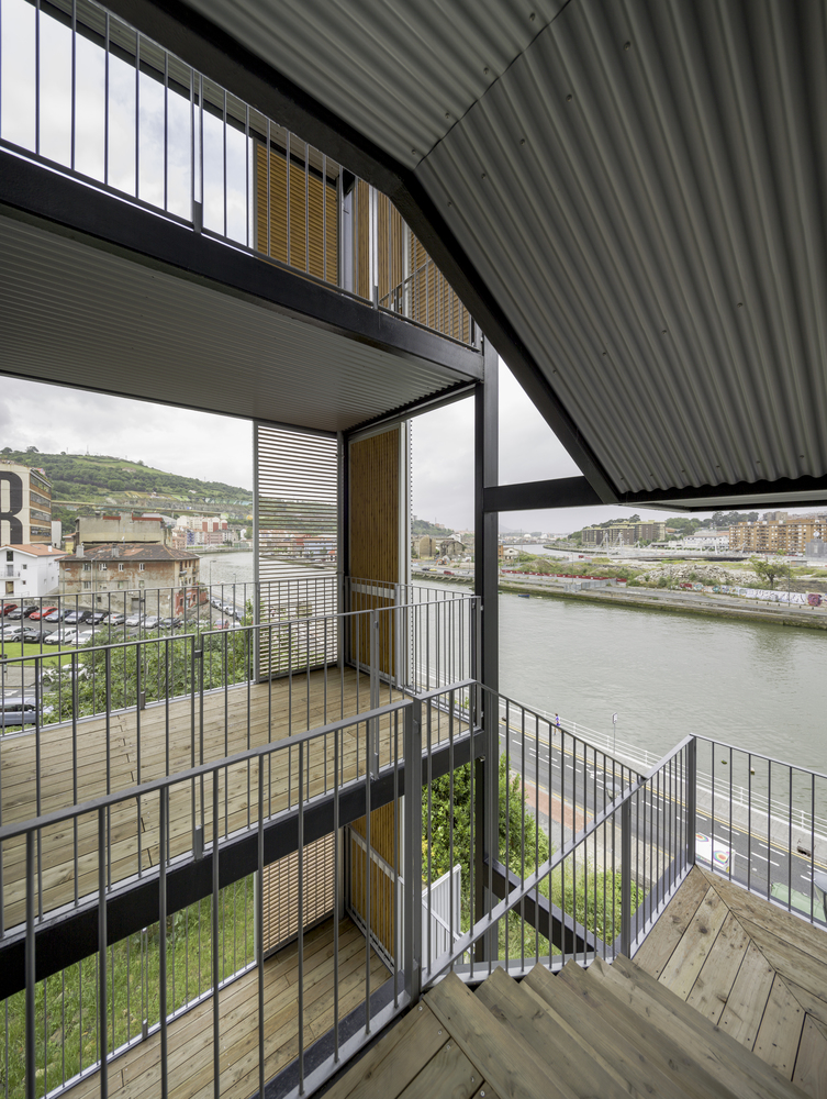 河滨重生 · 2A Dique 街老建筑翻新丨西班牙丨Behark-39