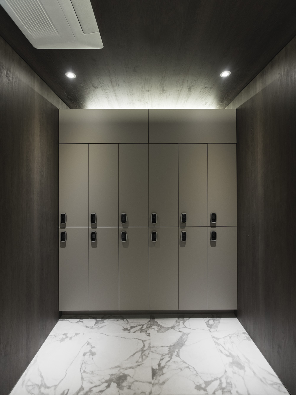 高级白色调 | 60 平米公寓的极简设计魅力-11