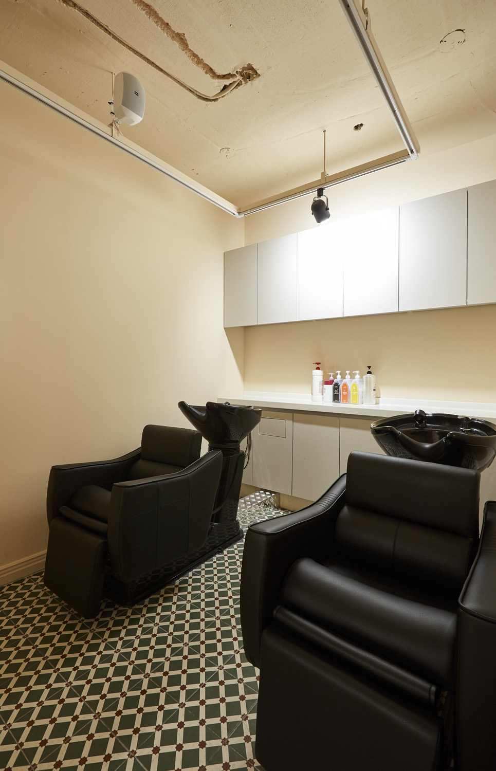 简约复古，33 平米美容室设计展现个性魅力-12