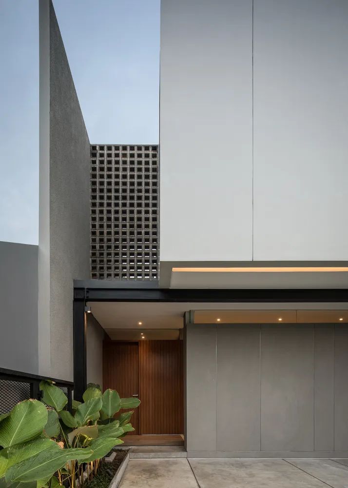 印尼 CJ House | 紧凑现代绿色住宅-17