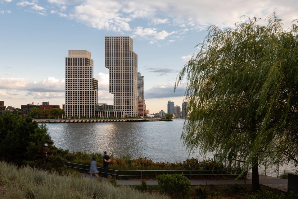 OMA 设计的纽约 EAGLE + WEST 住宅塔楼,巧妙解决空间限制问题-15