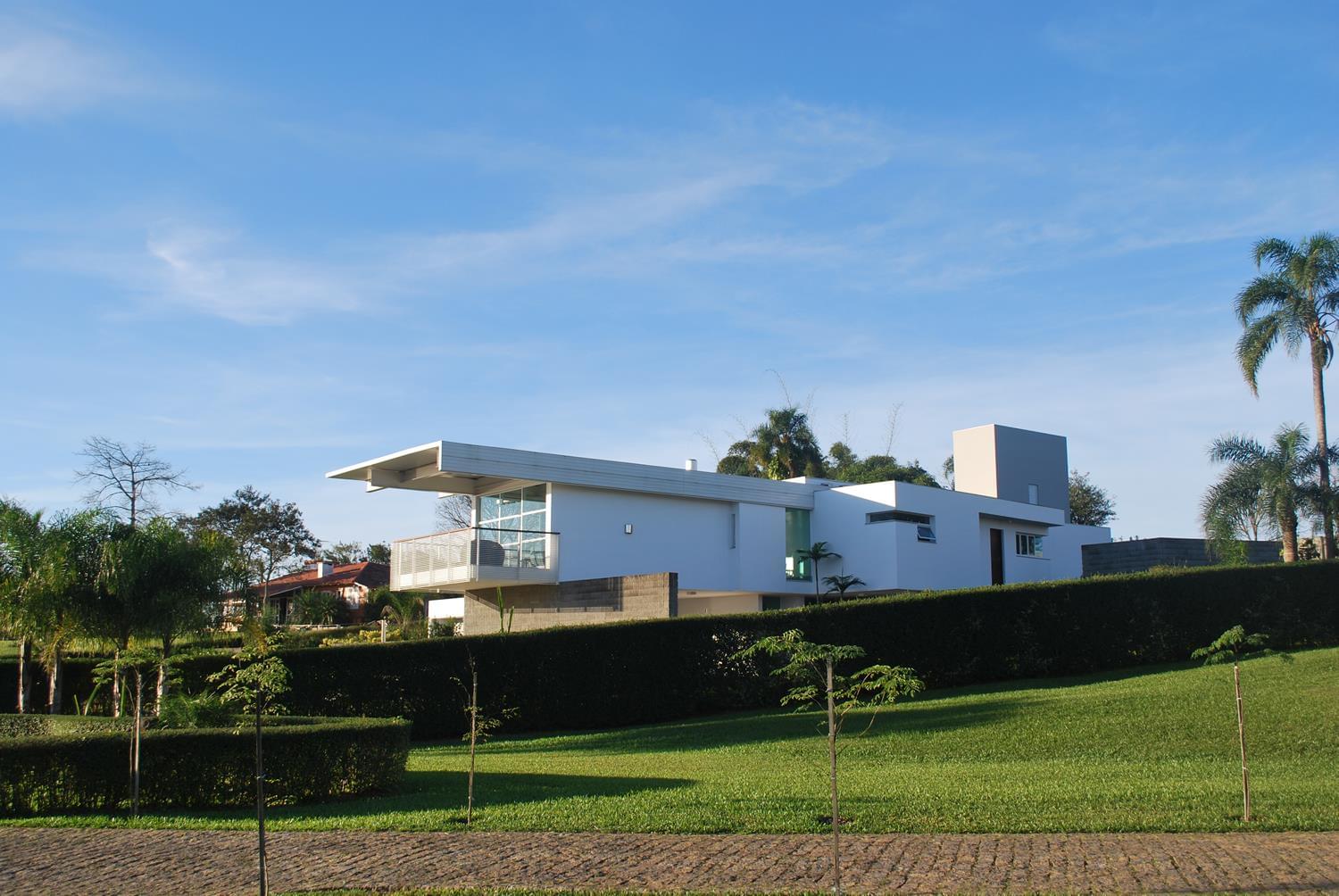 巴西 SC 地区现代住宅，融入自然风光-2