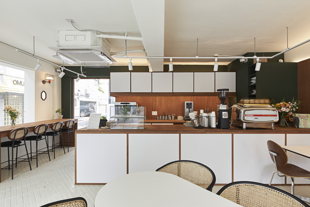 简约白与木的优雅融合 | 12 平米咖啡模型装修费用-5