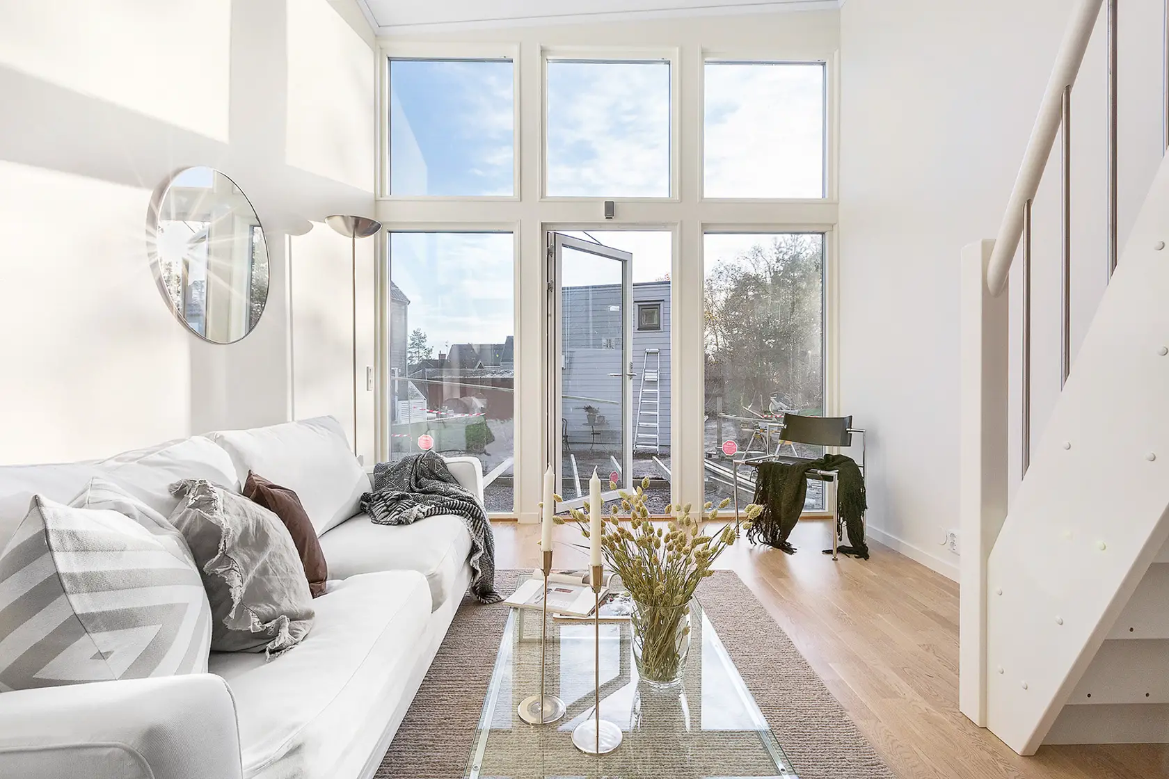 瑞典 25m²全白迷你屋，极致简约之美-1