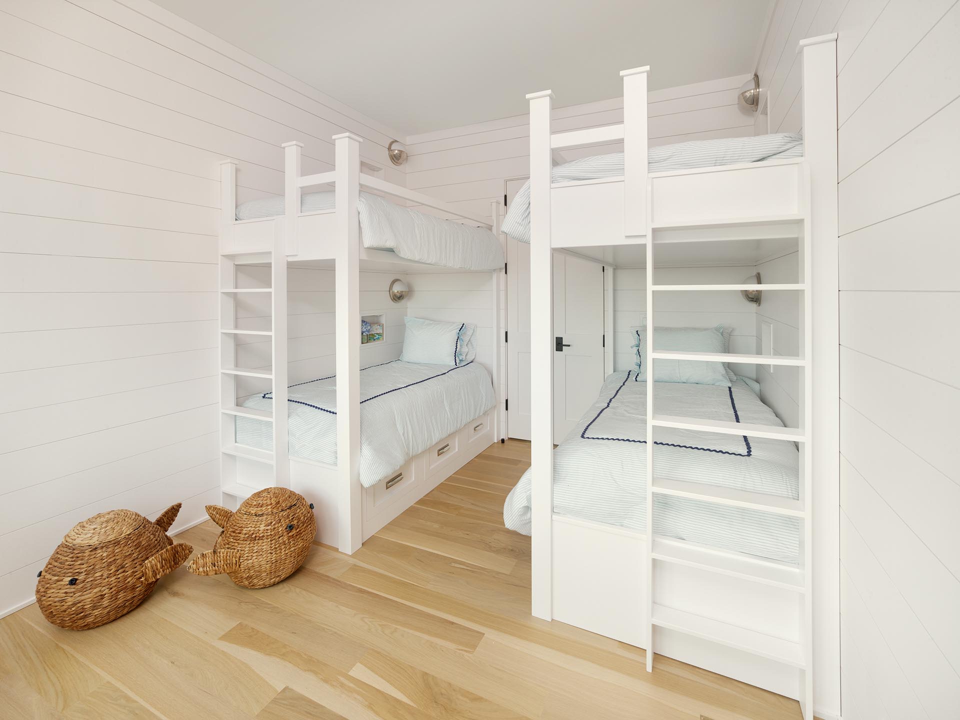 溪边的愉悦之地；溪畔的乐土（若这里是一个具体地方名字，可直译为溪畔之悦 ） -15