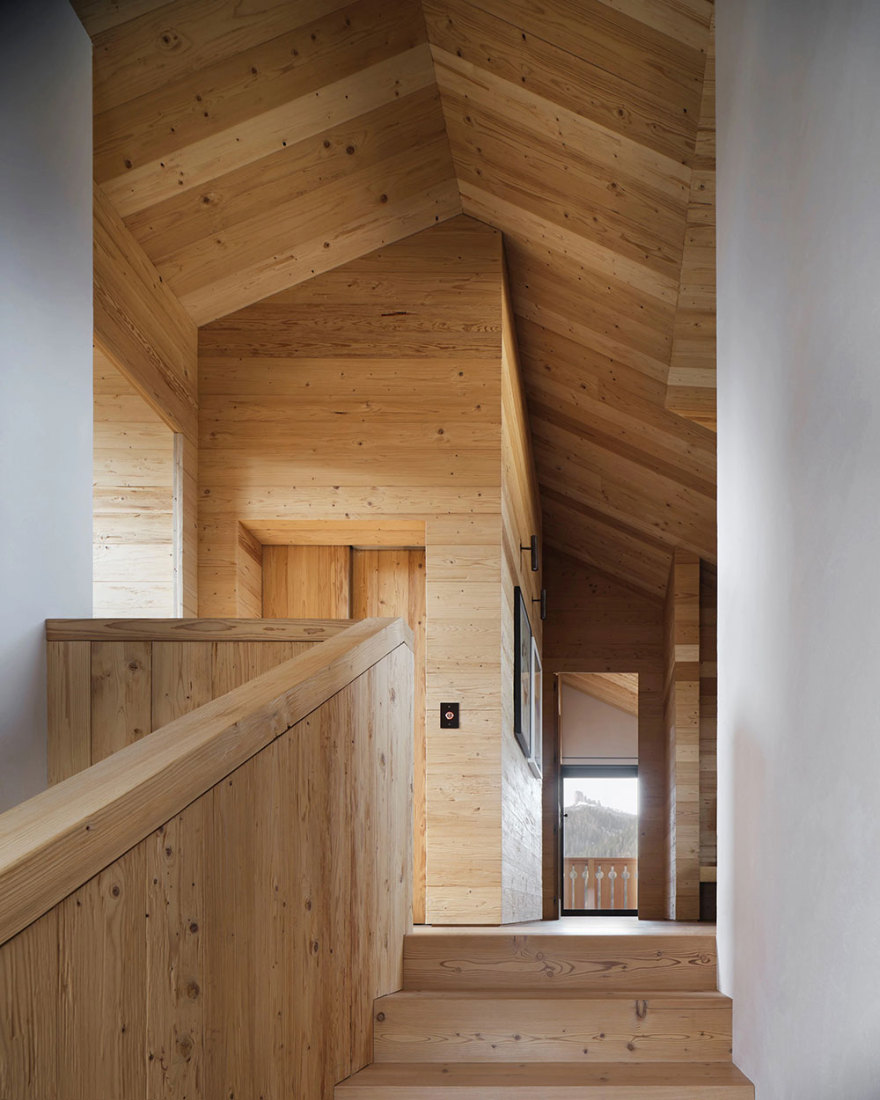 意大利阿尔卑斯山脉公寓的温馨优雅设计-14