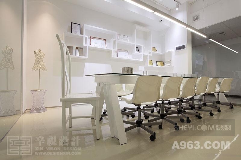 辛军打造现代简约办公空间-6