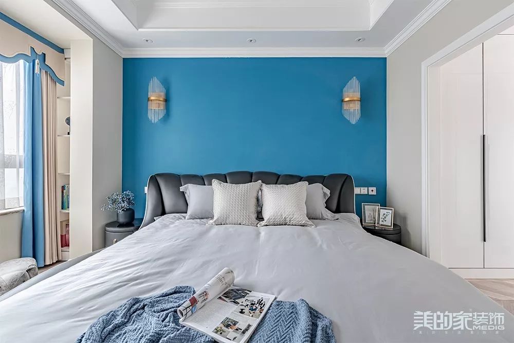 三代同堂的现代家园,金属质感与色彩活力的完美融合-63